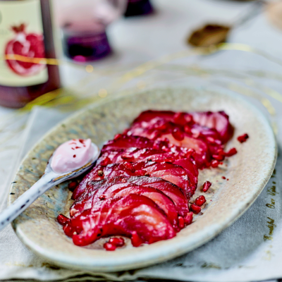 Lachsgravlax mit Granatapfel