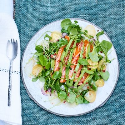 Salat mit Lachs & Avocado
