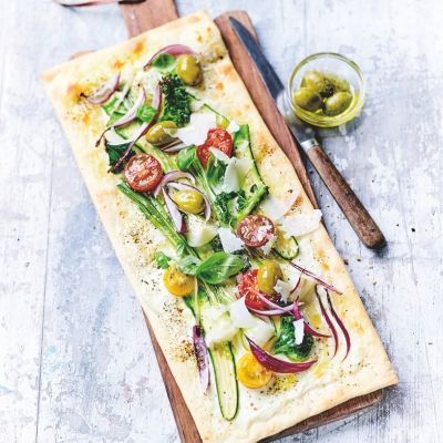 Pizza aux légumes frais et croquants