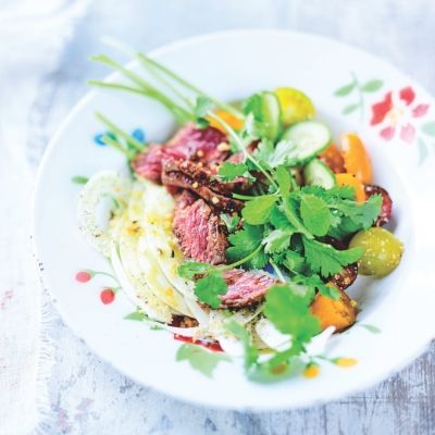 Bavette marinée, tomates fraîches & fenouil cru