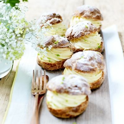 Windbeutel mit Sahne und Limette