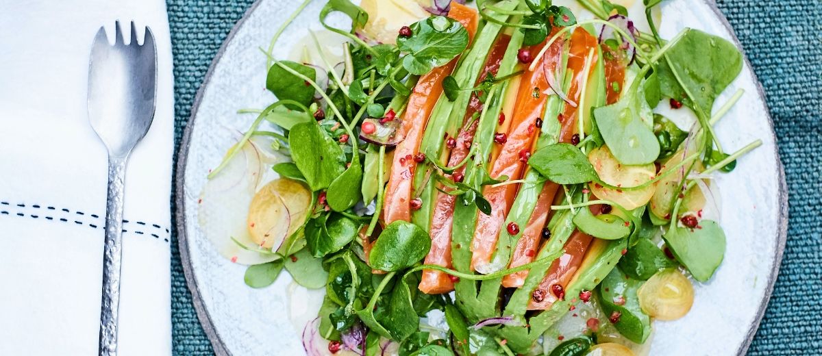 Salat mit Lachs & Avocado