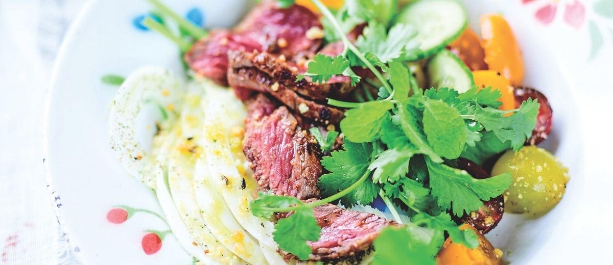 Bavette marinée, tomates fraîches & fenouil cru