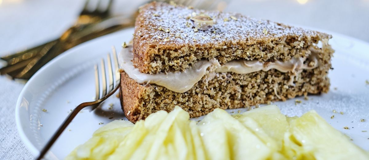 Pineapple carpaccio with hazelnut cake
