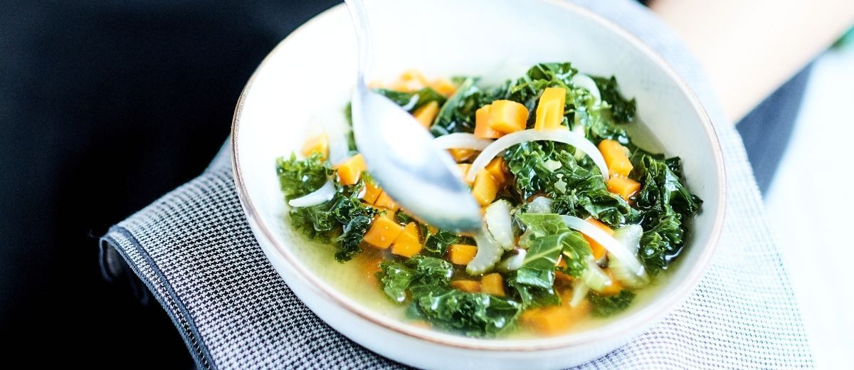 Detox Brühe mit Wintergemüse