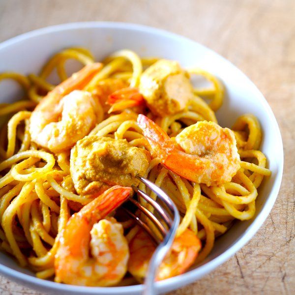 Spaghetti aux crevettes, sauce oursin & safran