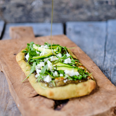 Mediterrane Pinsa mit Zucchini