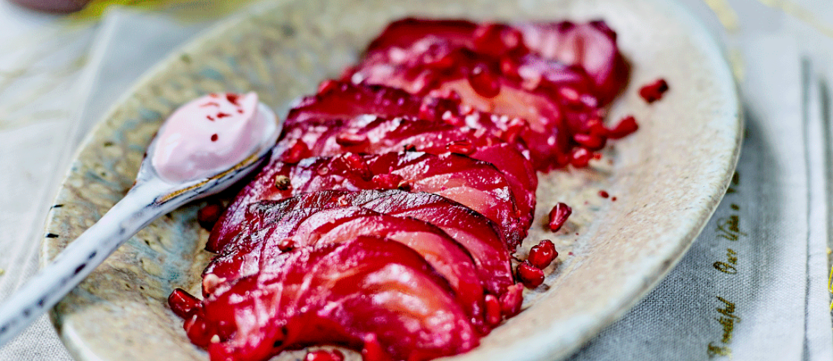 Lachsgravlax mit Granatapfel