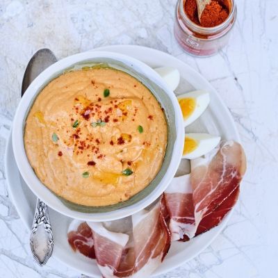 Salmojero with honey & chili pepper