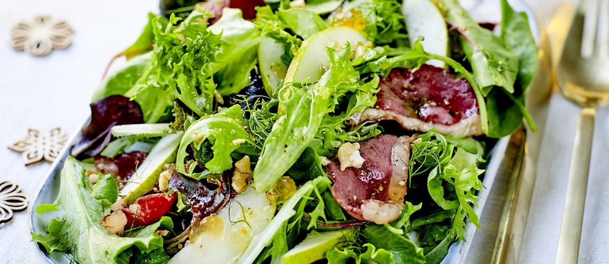 Salade poires, magrets de canard croustillants & noix
