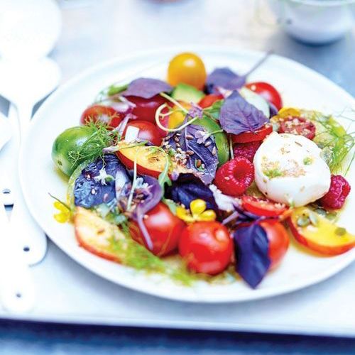 Salade de tomates, fleurs & mozzarella